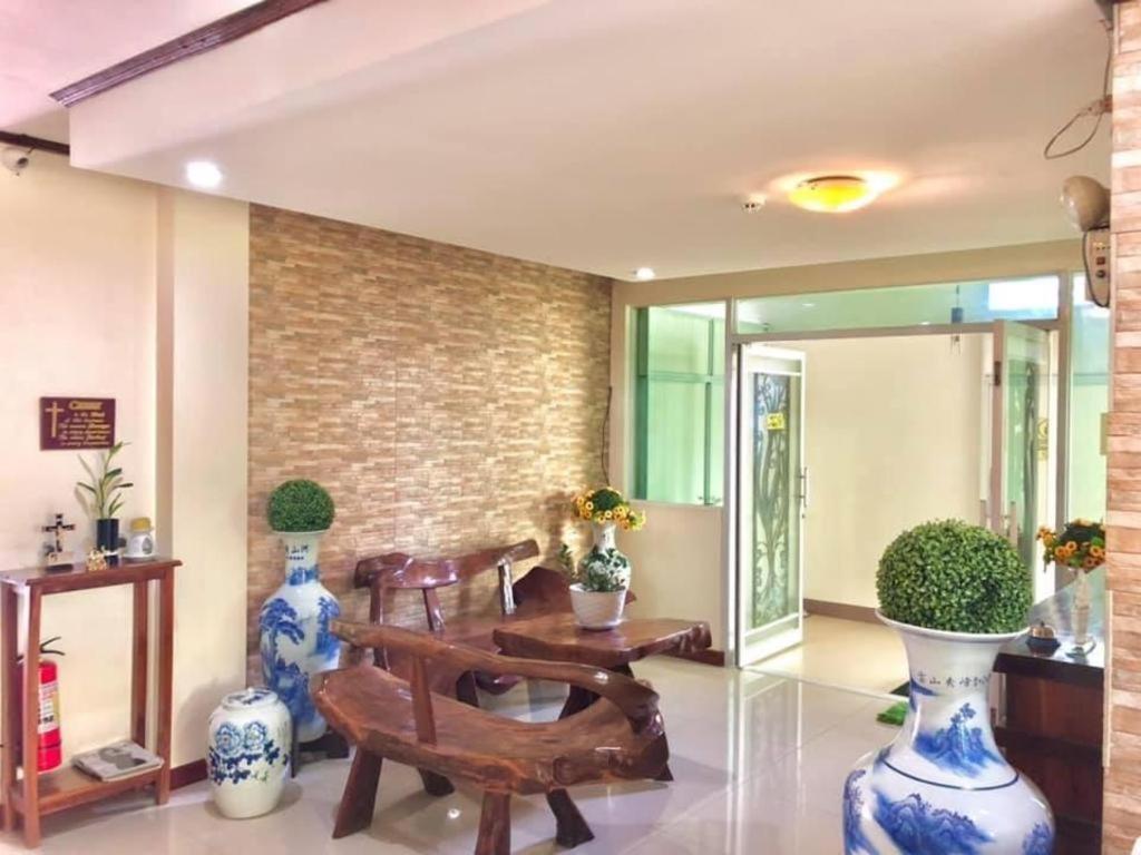 Jm Backpackers Hometel Guimaras Exterior photo
