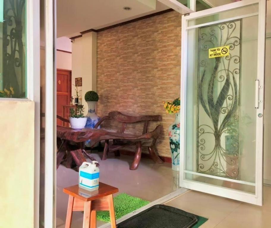 Jm Backpackers Hometel Guimaras Exterior photo